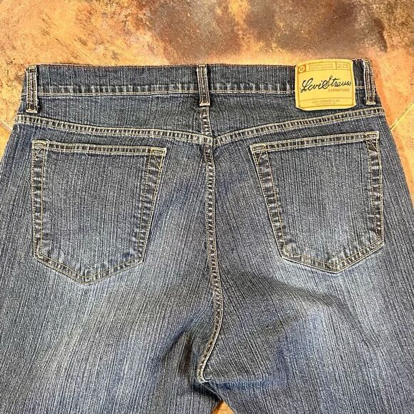 Levi Strauss Signature Bootcut Women’s 18W Medium Denim Jeans - Picture 10 of 11